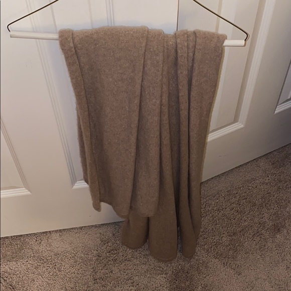 Oversized Cashmere Scarf in Color Taupe - Picture 2 of 5